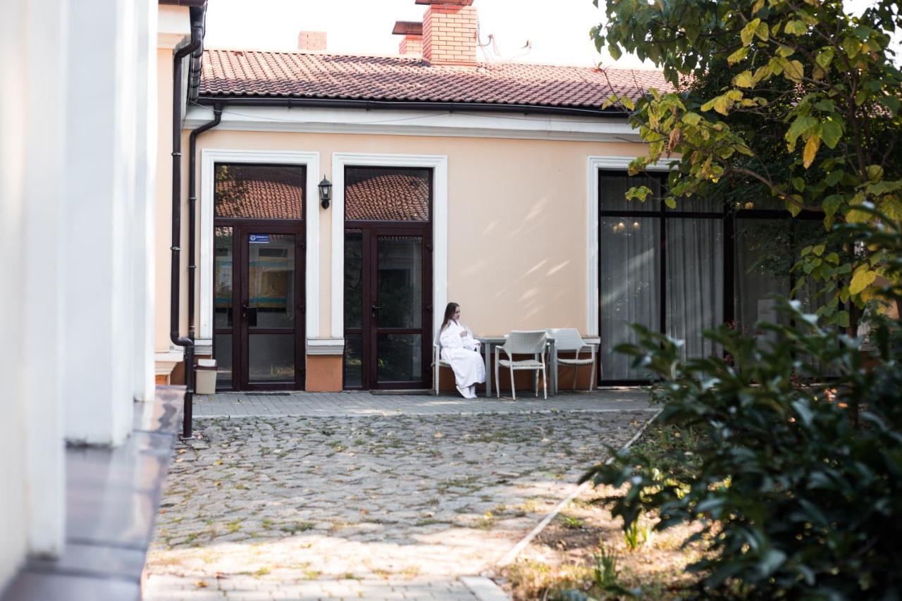 Alex Hotel Odessa Exterior photo