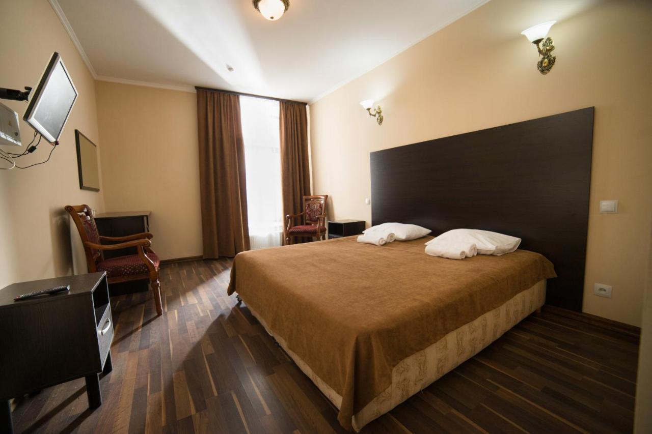 Alex Hotel Odessa Exterior photo