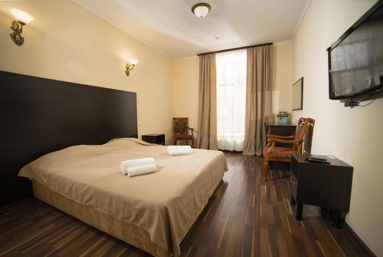Alex Hotel Odessa Exterior photo